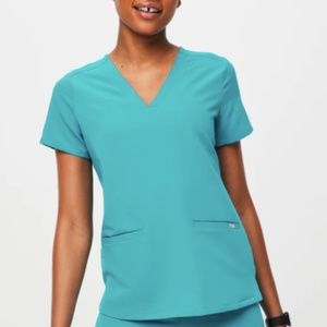 FIGS Casma 3 Pocket Scrub Top in Sz Large